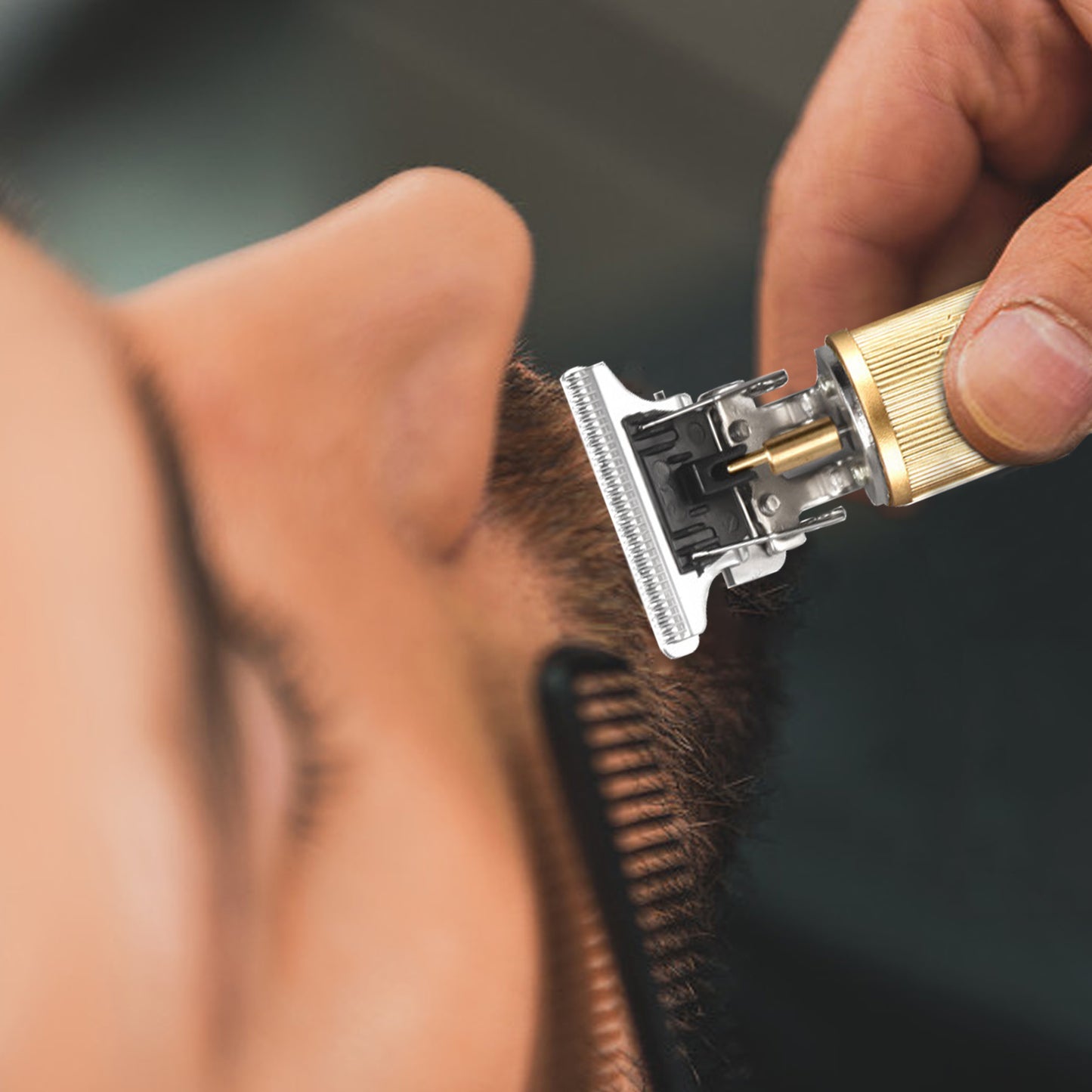 Tondeuse à cheveux en T tranchante pour des coupes extrêmement serrées.