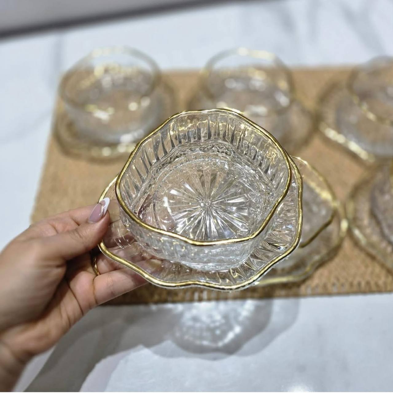 Service de 6 Tasses et 6 Assiettes Côtelées Bord Doré – Vaisselle Élégante